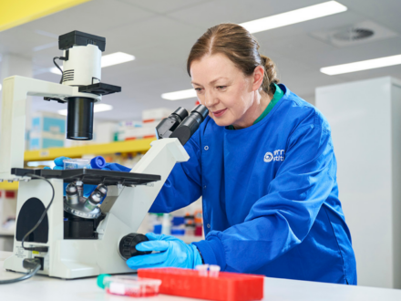 Perron Institute Lab researchers.
