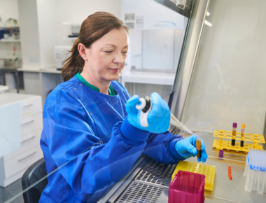 Perron Institute researcher in lab using a pipette.