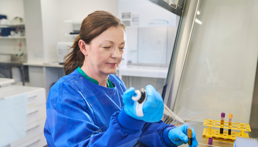 Perron Institute researcher in lab using a pipette.